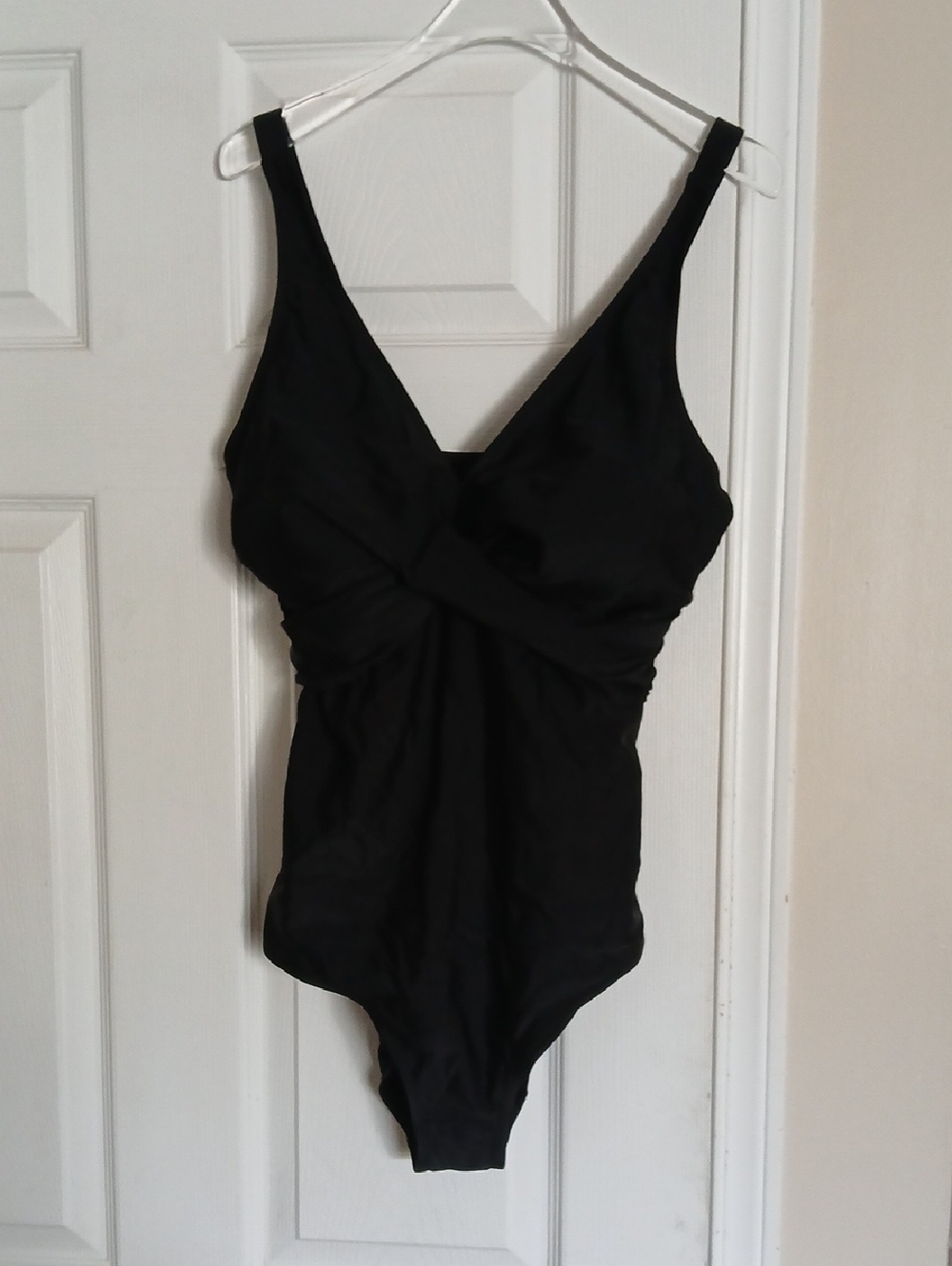 NWT Black Twist-Front Women's Swim-suit V-Neck Strap Design